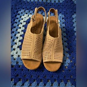 Rockport Women's Briah Perf Sling Wedge Sandal, size 9